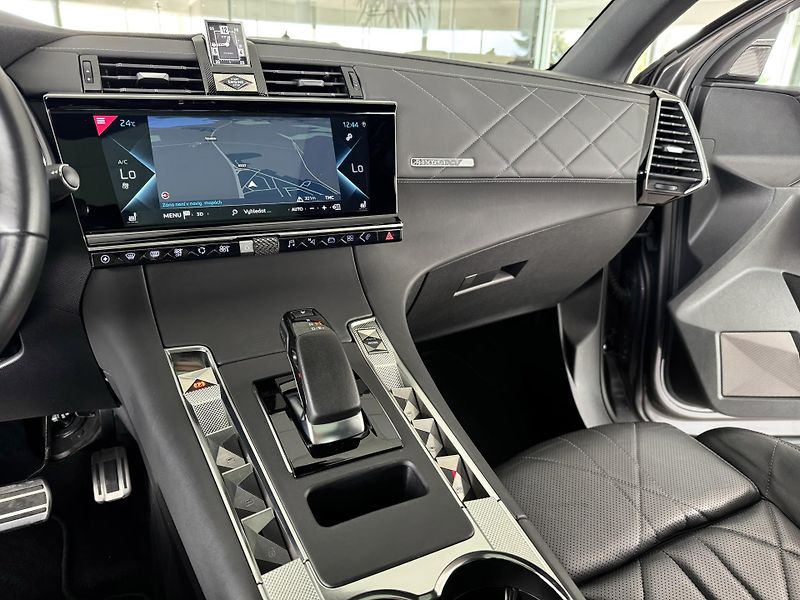 DS Automobiles DS7 Crossback 1,6 E-TENSE 300*AT8*4x4*RIVOLI - fotka 21 z 47