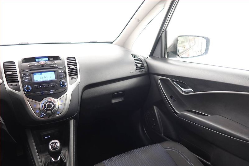 Hyundai ix20 (2015) 1.4 CVVT, Serv.kniha - fotka 8 z 15
