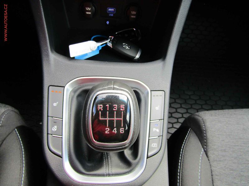Hyundai i30 (2023) 1.5 DPi, 1.maj,ČR, Navi, AC - fotka 20 z 22