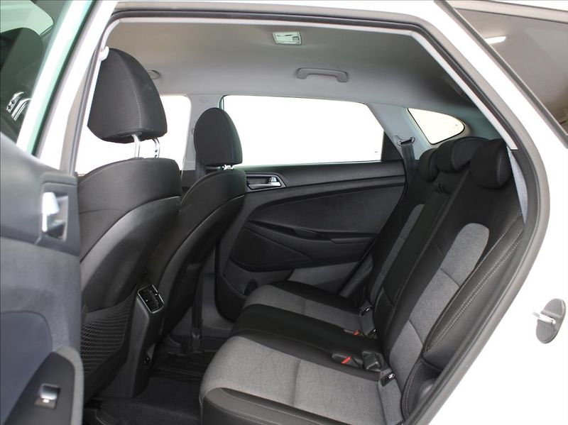 Hyundai Tucson 1,6 T-GDI 130kW 71tkm.2.maj.ČR - fotka 7 z 24