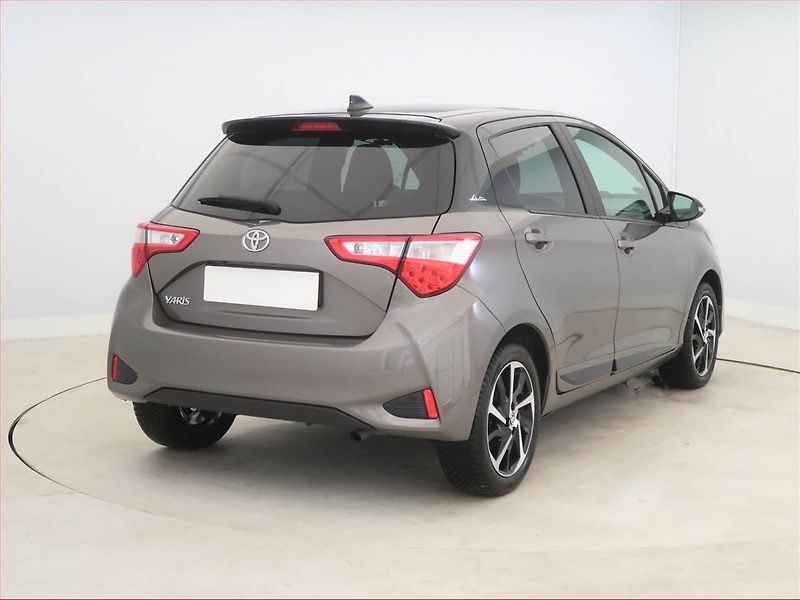 Toyota Yaris (2020) 1.5 Dual VVT-i, ČR,1.maj - fotka 5 z 18