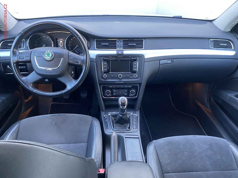 Škoda Superb (2012) 2.0 TDi, Ambition - fotka 8 z 18