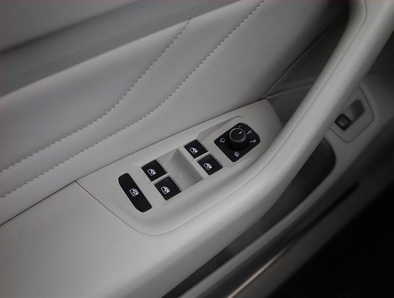 Volkswagen Passat (2020) Elegance 2.0 TDI, Automat - fotka 16 z 19