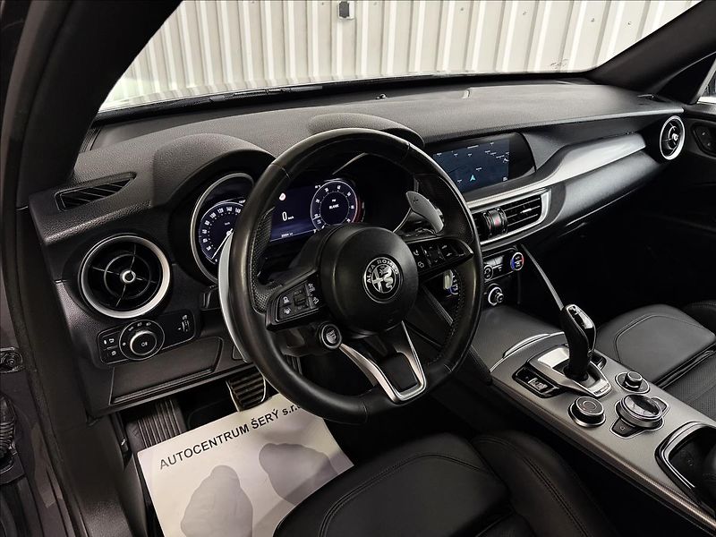 Alfa Romeo Stelvio VELOCE 206kW Q4 PANO LED R21 - fotka 15 z 41