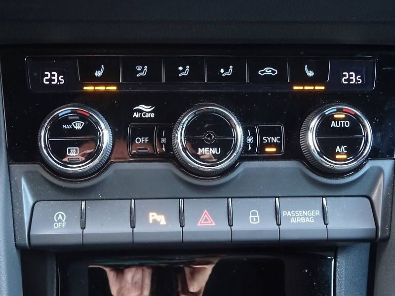 Škoda Karoq (2022) 1,5 TSi/110kW  Sportline Plus - fotka 22 z 29