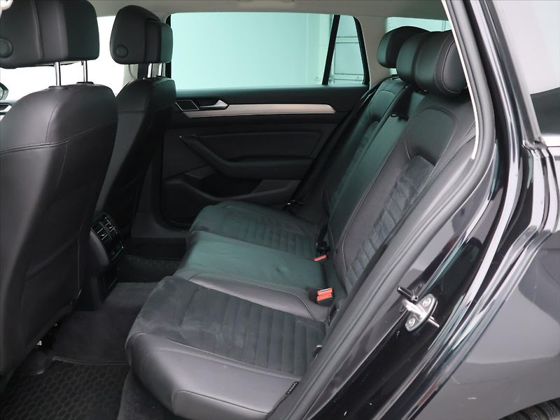 Volkswagen Passat 2,0 TDI 110 kW 4Motion Highlin - fotka 13 z 25