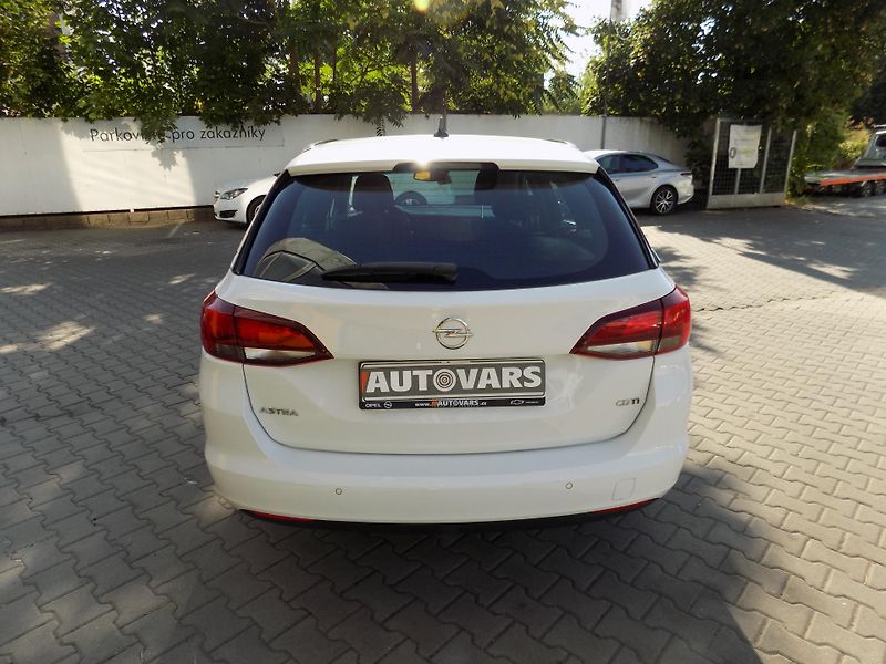Opel Astra (2019) 1.6 CDTi - fotka 6 z 12
