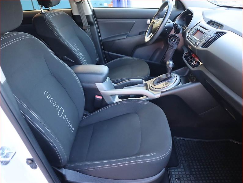 Kia Sportage (2015) 2.0 CRDi, 4X4, Automat - fotka 9 z 19