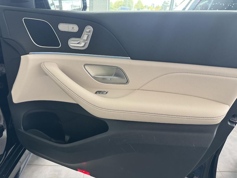 Mercedes-Benz GLE (2022) 300d 4 MATIC AMG  - fotka 26 z 39
