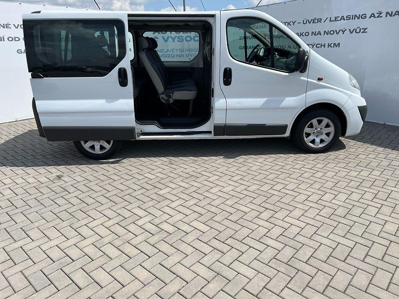 Opel Vivaro (2007) 2.5CDTi 107kW 9míst! Tažné! - fotka 8 z 20