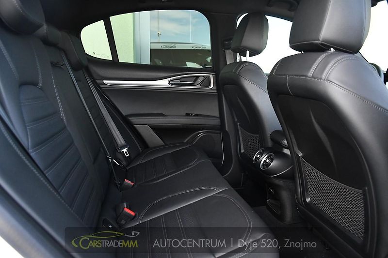 Alfa Romeo Stelvio 2.2 Diesel 16V 154kW Veloce Q4 - fotka 15 z 44