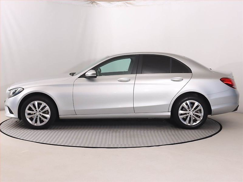 Mercedes-Benz Třídy C (2018) Classic C 220 d 4MATIC - fotka 3 z 21