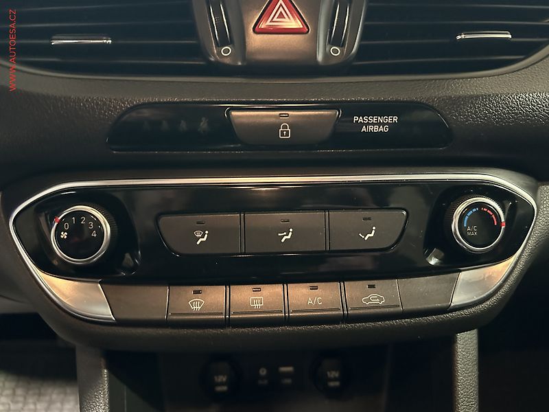 Hyundai i30 (2019) 1.6 CRDi, 2.maj,ČR, servis - fotka 16 z 22