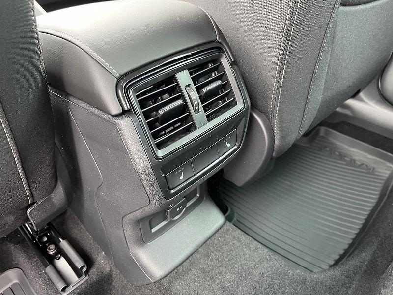 Škoda Karoq SPORTLINE 1.5 A7F 110kW - fotka 22 z 24