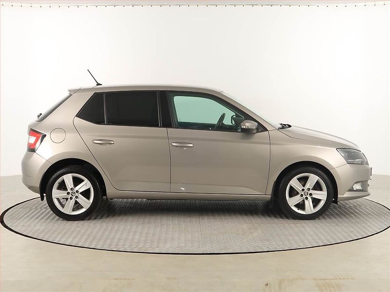 Škoda Fabia (2017) 1.4 TDI, Navi, Tempomat - fotka 6 z 18