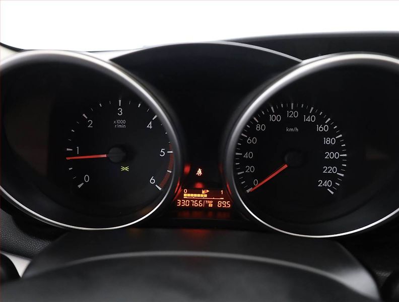 Mazda 3 (2011) 1.6 DI Turbo, nová STK - fotka 8 z 16