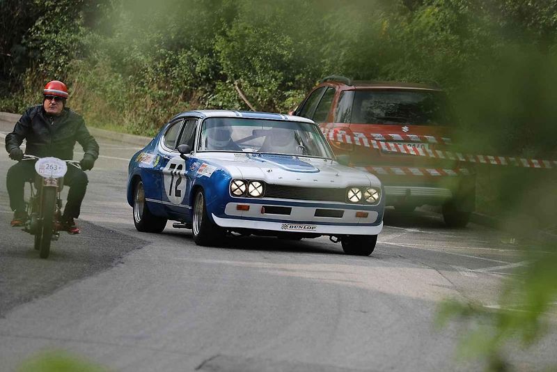 Na akci Jízda do vrchu a výstava historických vozidel se představilo na tři sta automobilů a motocyklů.