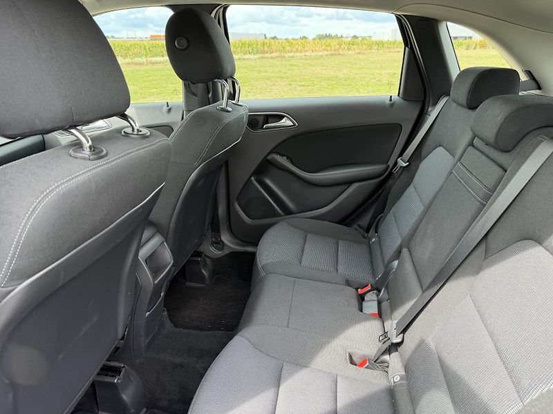 Mercedes-Benz Třídy B 200 CDI NAVI XENONY 2X KOLA - fotka 27 z 35