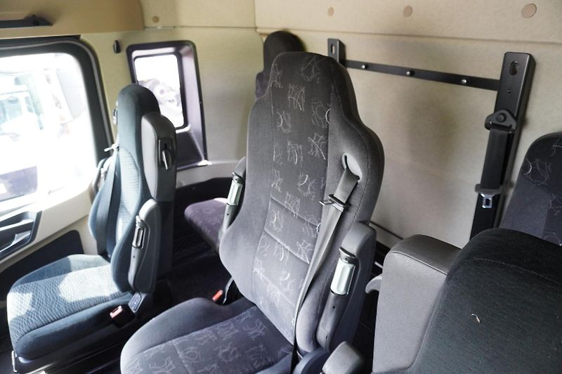Mercedes-Benz Actros (2018) 2540 6×2 / 50 tho. km!/5 seats - fotka 21 z 24