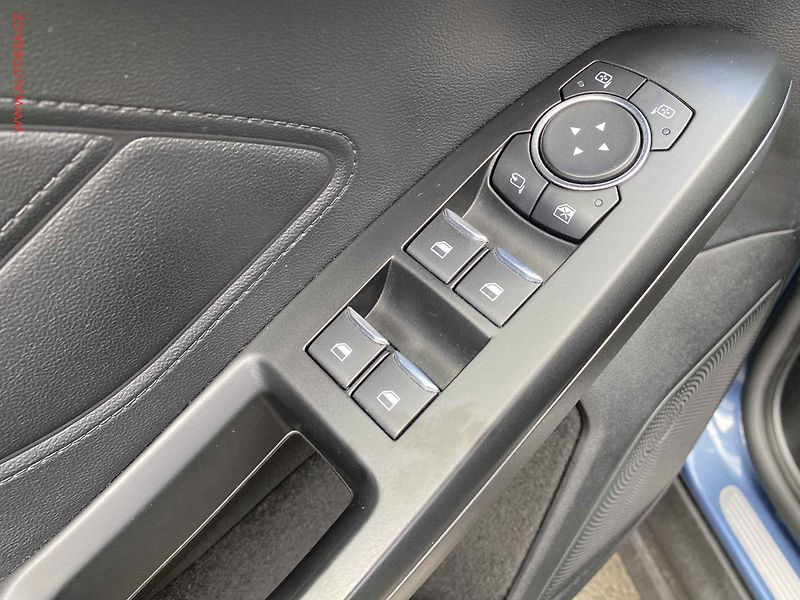 Ford Focus (2019) 2.0 TDCi, Titanium, AT, LED - fotka 13 z 18