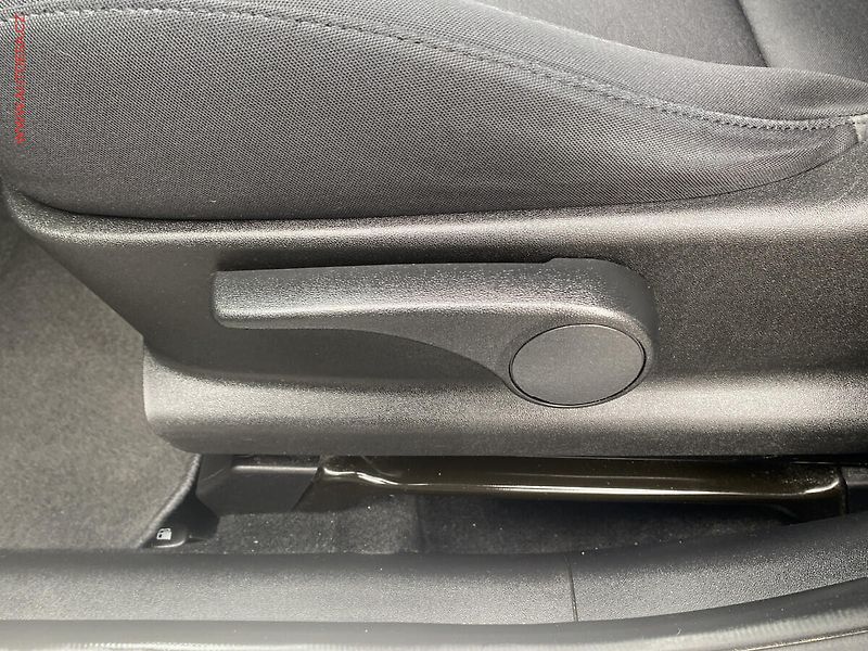 Hyundai ix20 (2013) 1.6 CRDi, AC, park. čidla - fotka 14 z 16
