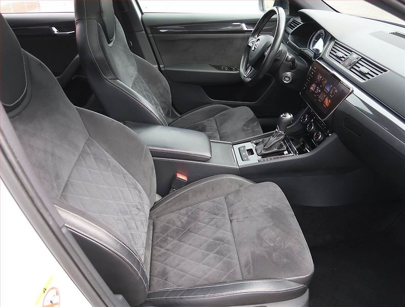 Škoda Superb (2018) Sportline 2.0 TDI - fotka 9 z 25