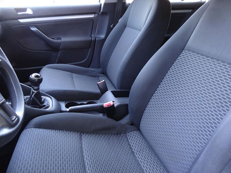 Volkswagen Golf K.1.6TDi Klima,Navi,Plná nádrž - fotka 16 z 16