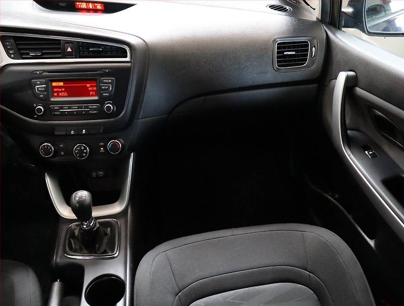 Kia Ceed (2016) 1.4 CVVT, Serv.kniha - fotka 8 z 17