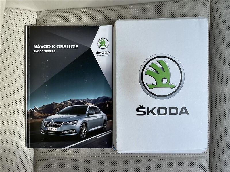 Škoda Superb 2,0 TDI DSG Combi L&K TAŽNÉ - fotka 19 z 23