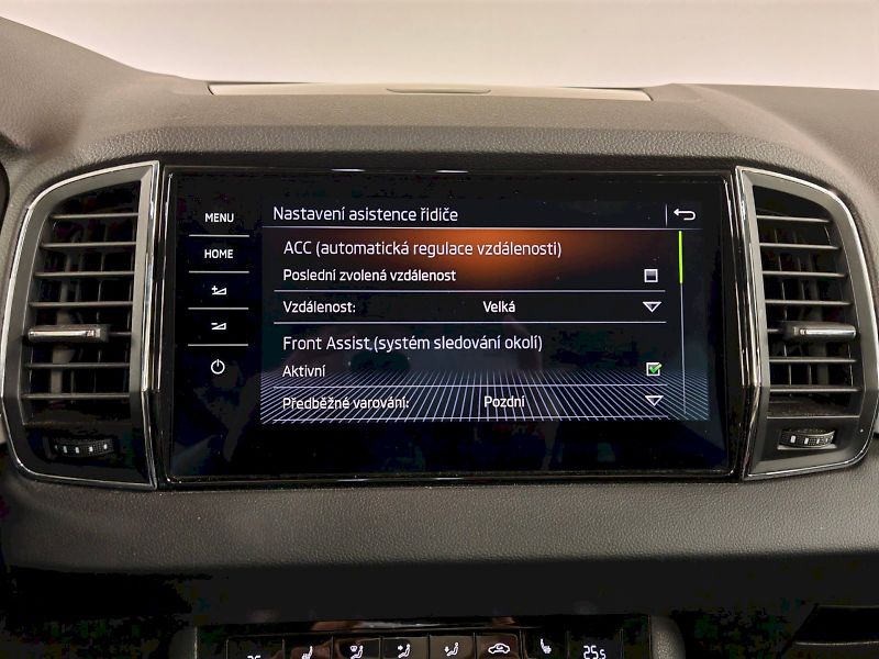 Škoda Karoq (2018) 2.0 TDI 110 kW DSG 4x4 Style P - fotka 11 z 29