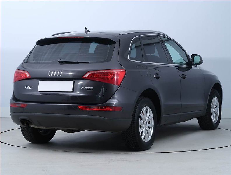Audi Q5 (2009) Exclusive 2.0 TDI, 4X4 - fotka 5 z 19