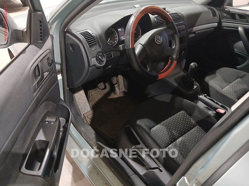 Škoda Octavia (2011) 1.6. tdi, AC, el. výbava - fotka 3 z 3