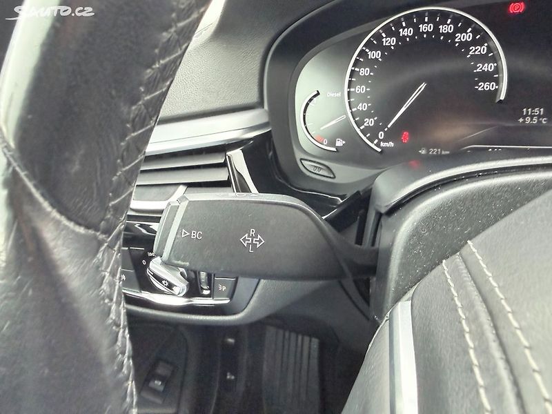 BMW Řada 5 520d XDRIVE 140kW - fotka 20 z 33