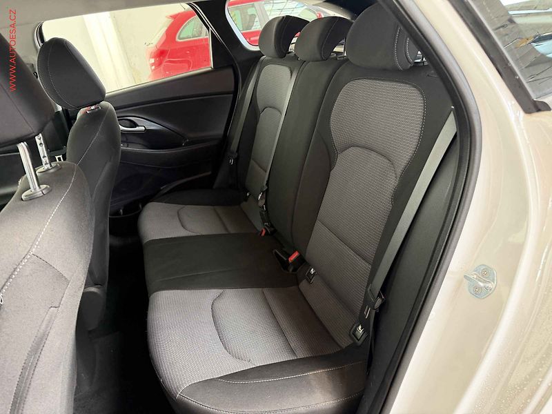 Hyundai i30 (2020) 1.4  CVVT, 1.maj,ČR, Trikolor - fotka 10 z 16