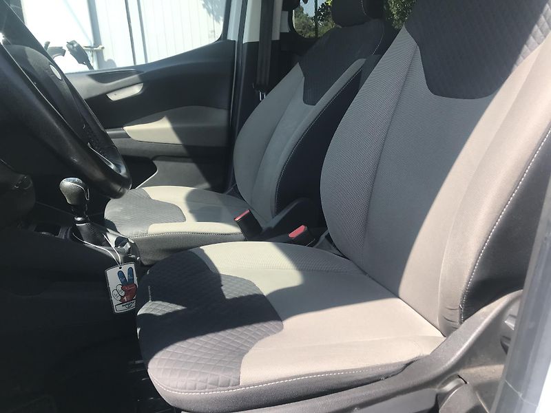 Ford Tourneo Courier 1.0 EcoBoost 74 KW VADA MOTORU - fotka 8 z 11