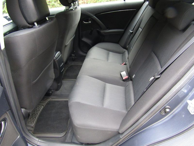 Toyota Avensis (2010) 1.6 16V  97kW  ZIMNÍ PNEU - fotka 22 z 37
