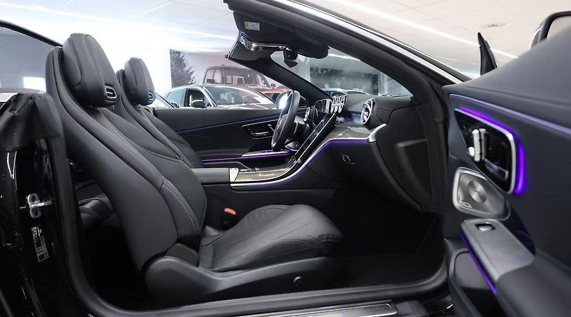 Mercedes-Benz CLE 300 4M AMG premium 360k HuD - fotka 12 z 22