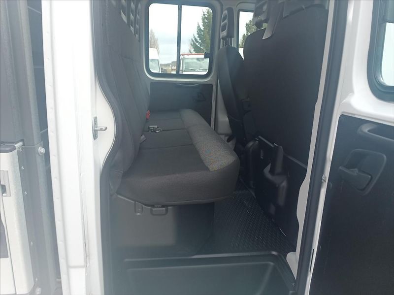 Iveco Daily 2,3   35S16A8D 7 míst - fotka 7 z 22