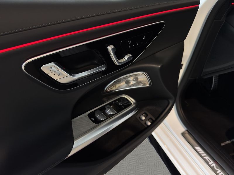 Mercedes-Benz Třídy E (2025) Mercedes-AMG E 53 HYBRID 4MATI - fotka 8 z 25