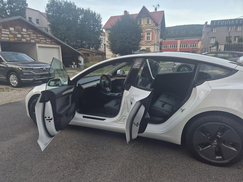 Tesla Model 3 LONG RANGE DUAL MOTOR SOH 96% - fotka 13 z 48