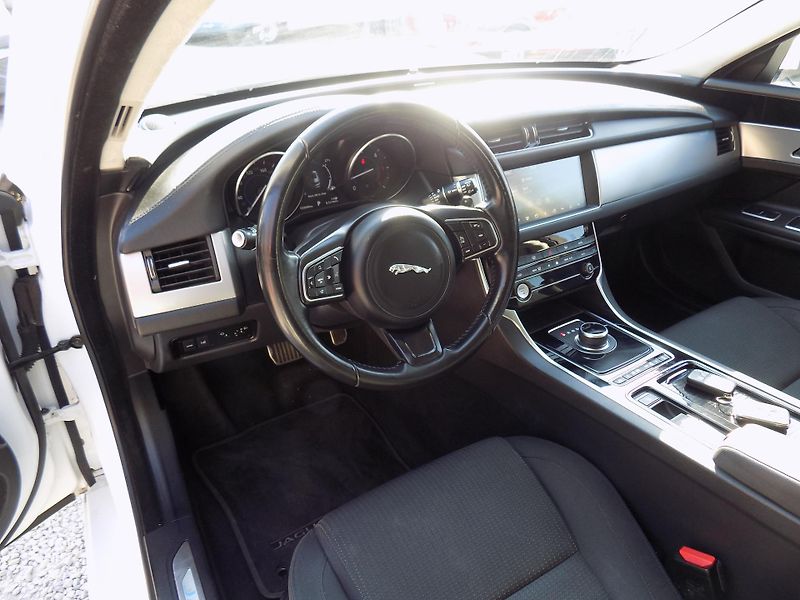 Jaguar XF 20D 132 KW  - fotka 19 z 36