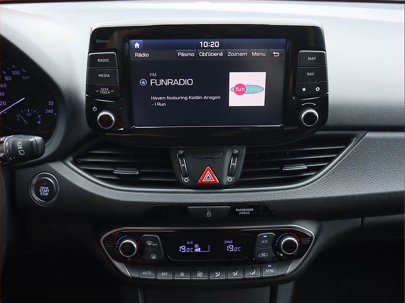 Hyundai i30 (2018) 1.6 CRDi, Automat, Serv.kniha - fotka 12 z 23