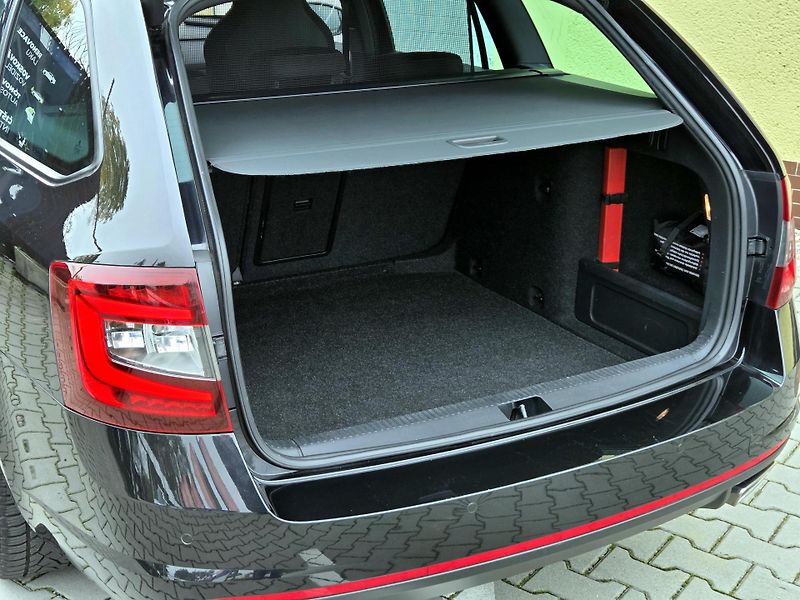 Škoda Octavia TDi RS,CEBIA *SERV.KNÍŽKA*  - fotka 14 z 48