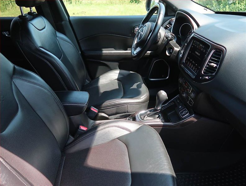 Jeep Compass (2021) 1.3 T-GDI - fotka 9 z 22