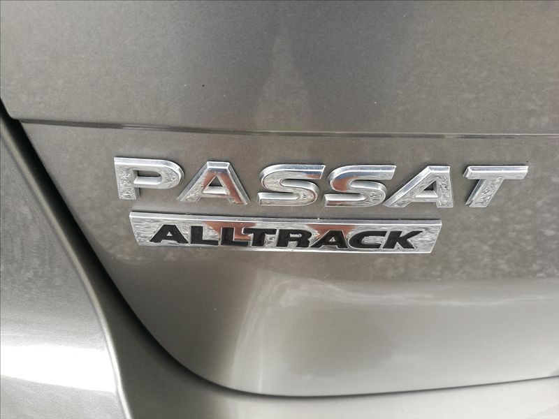 Volkswagen Passat 2,0 TDI Alltrack DSG 4motion - fotka 18 z 20