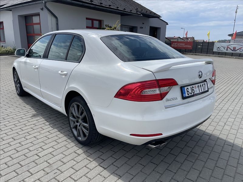 Škoda Superb 2,0 TDi 103kw Elegance Facelif - fotka 31 z 36