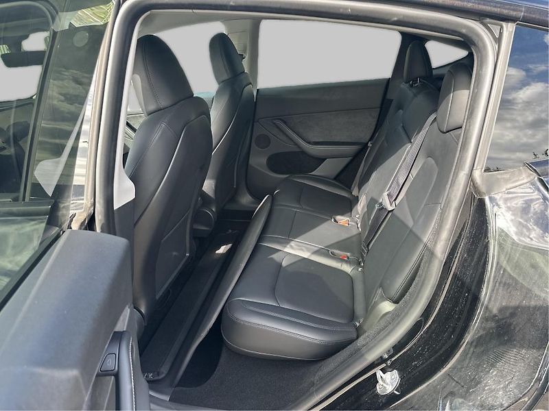 Tesla Model Y (2024) AWD Long Range    PŘIPRAVUJEME - fotka 7 z 8
