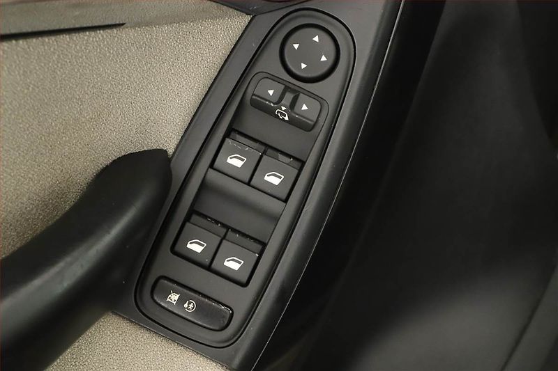 Citroën C4 Picasso (2013) 1.6 HDi, Tempomat - fotka 9 z 16
