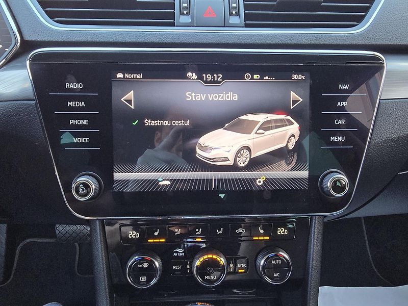 Škoda Superb 2,0 TDI DSG STYLE VIRTUAL NAVI - fotka 41 z 51
