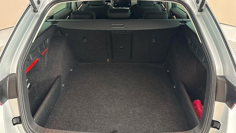 Škoda Octavia 2.0 TDI Ambition Combi - fotka 17 z 24